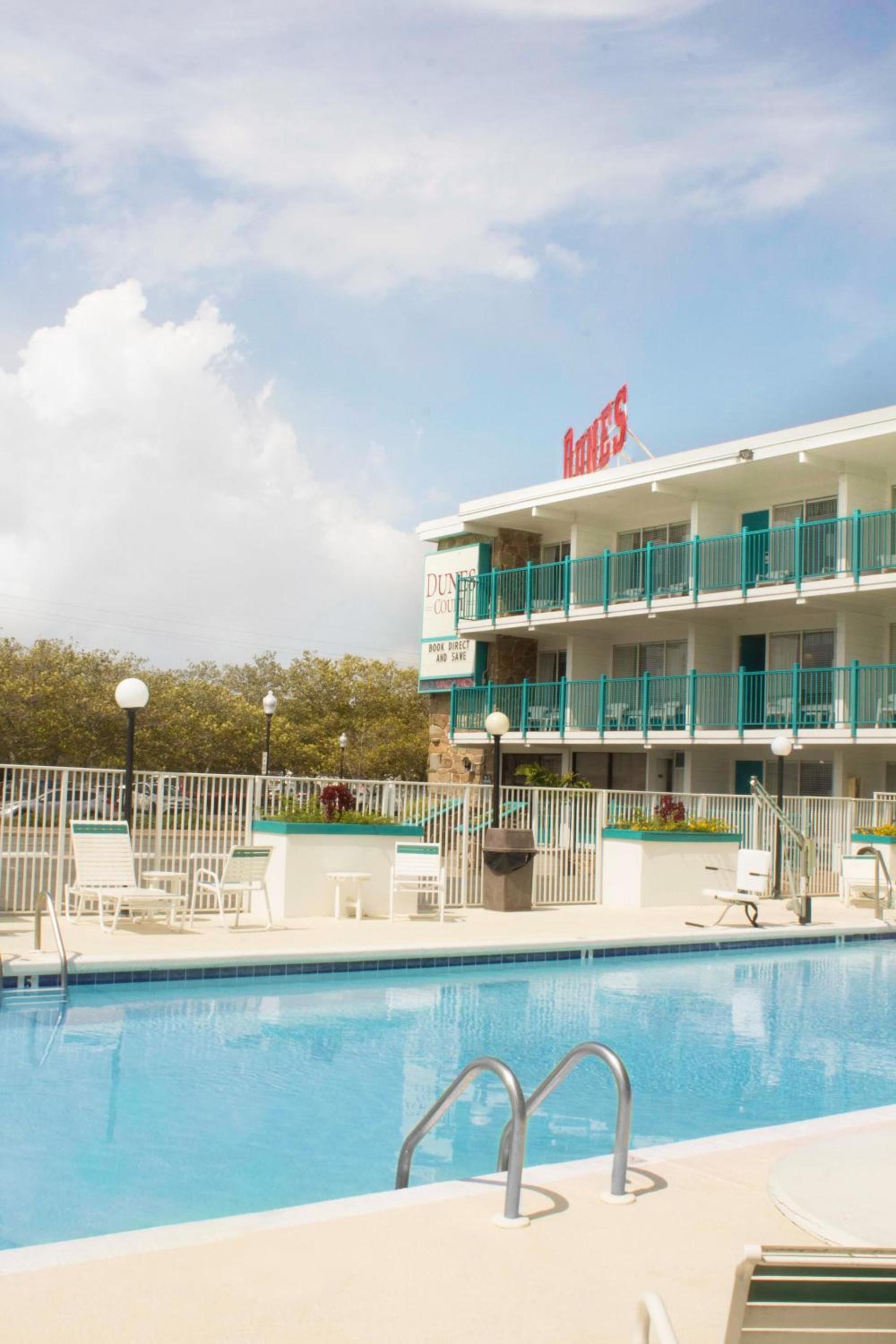 Dunes Court photo 16