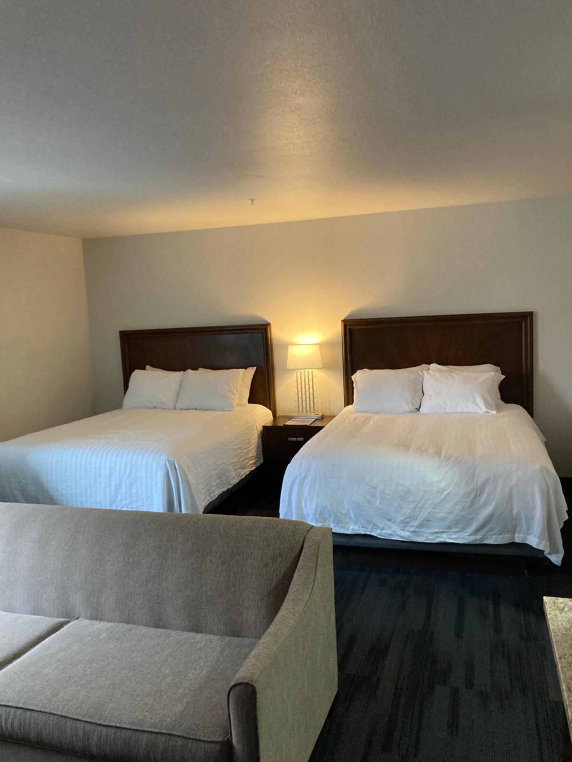 Elker Inn & Suites photo 7