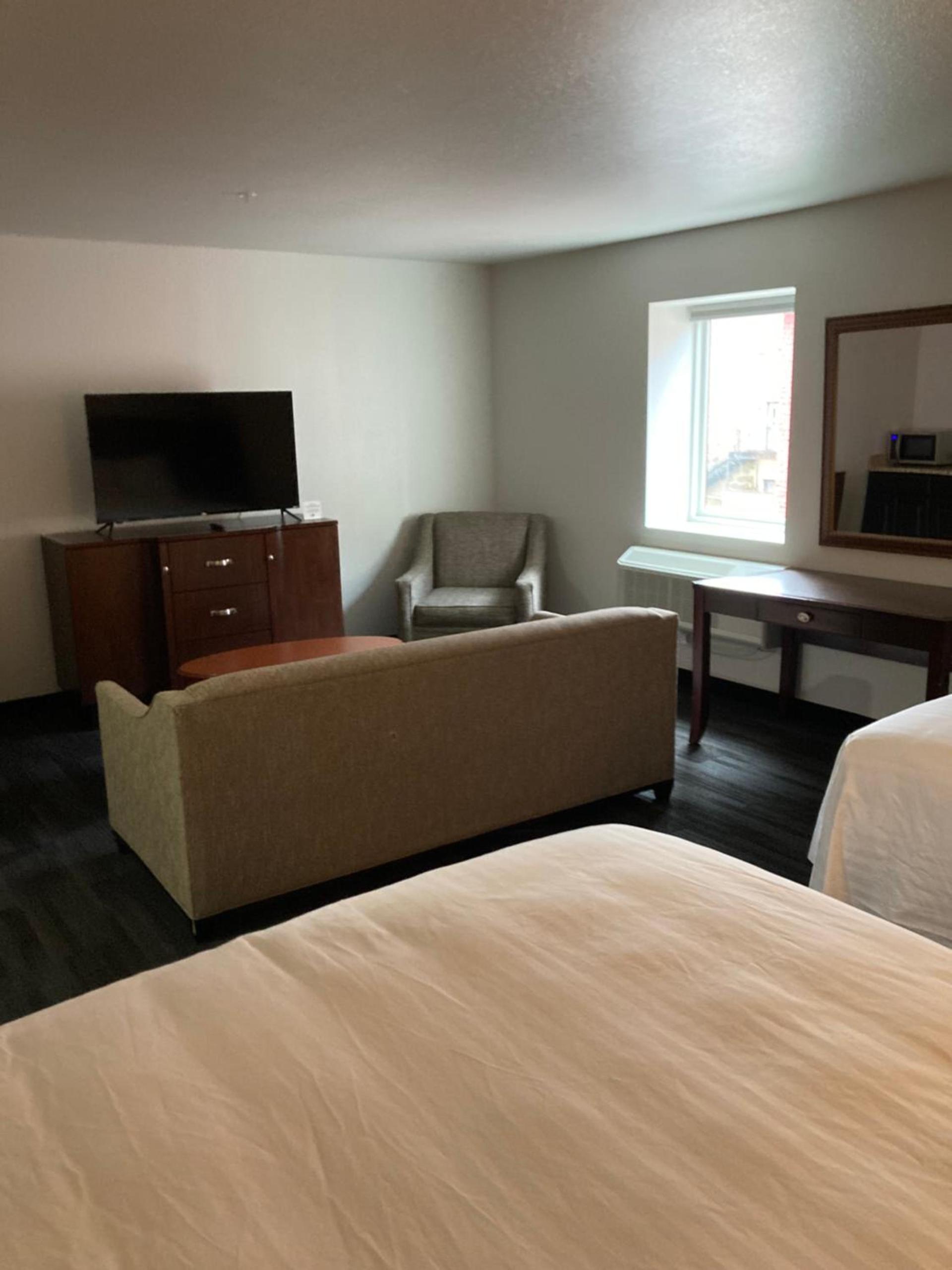 Elker Inn & Suites photo 20
