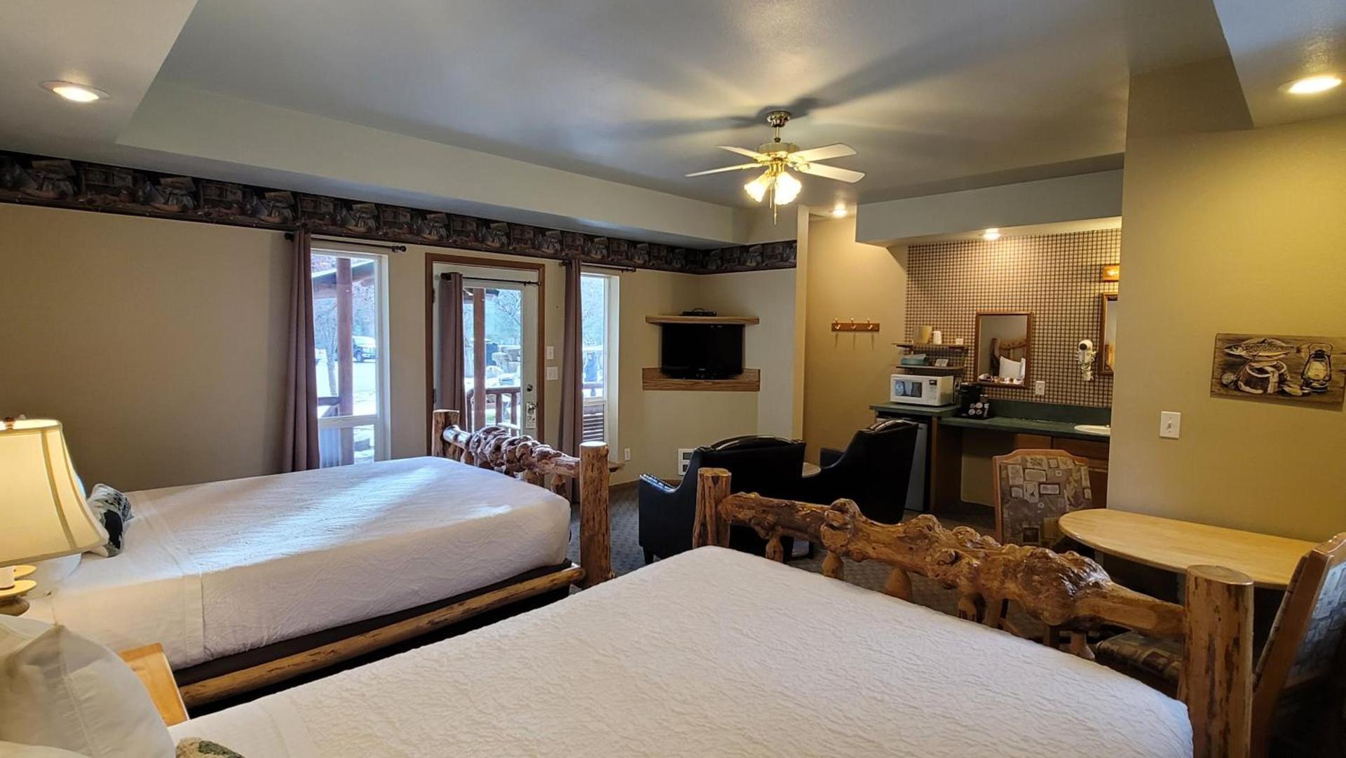 Riverfront Motel & Cabins photo 90