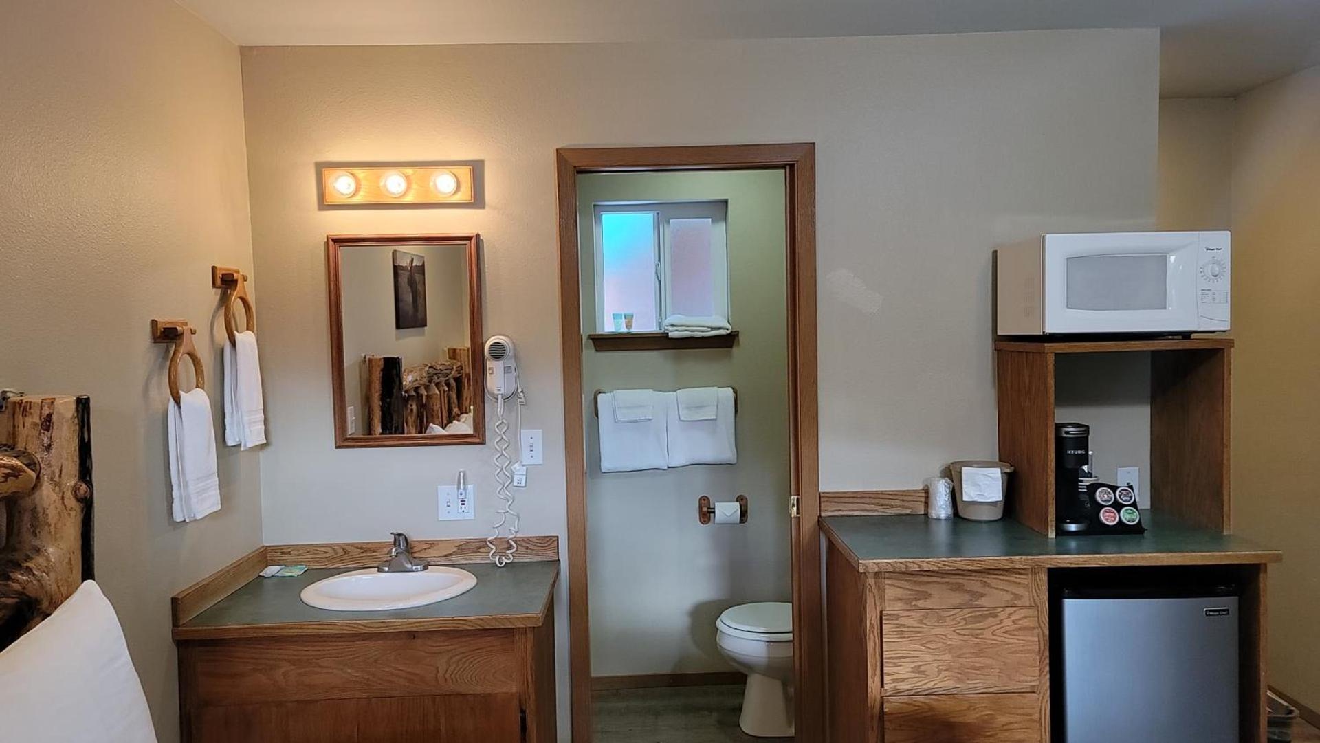 Riverfront Motel & Cabins photo 82