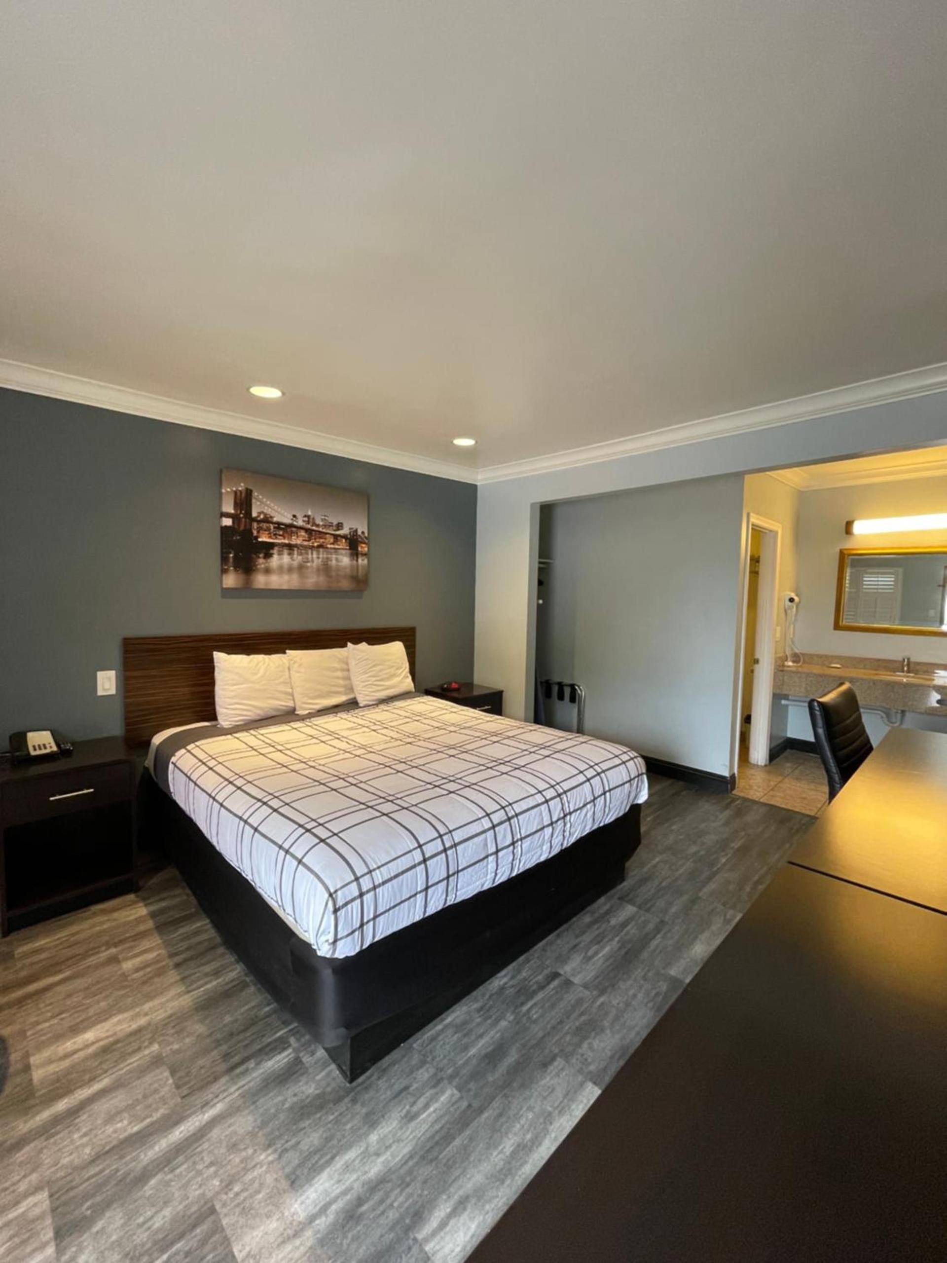 La Casa Inn photo 9