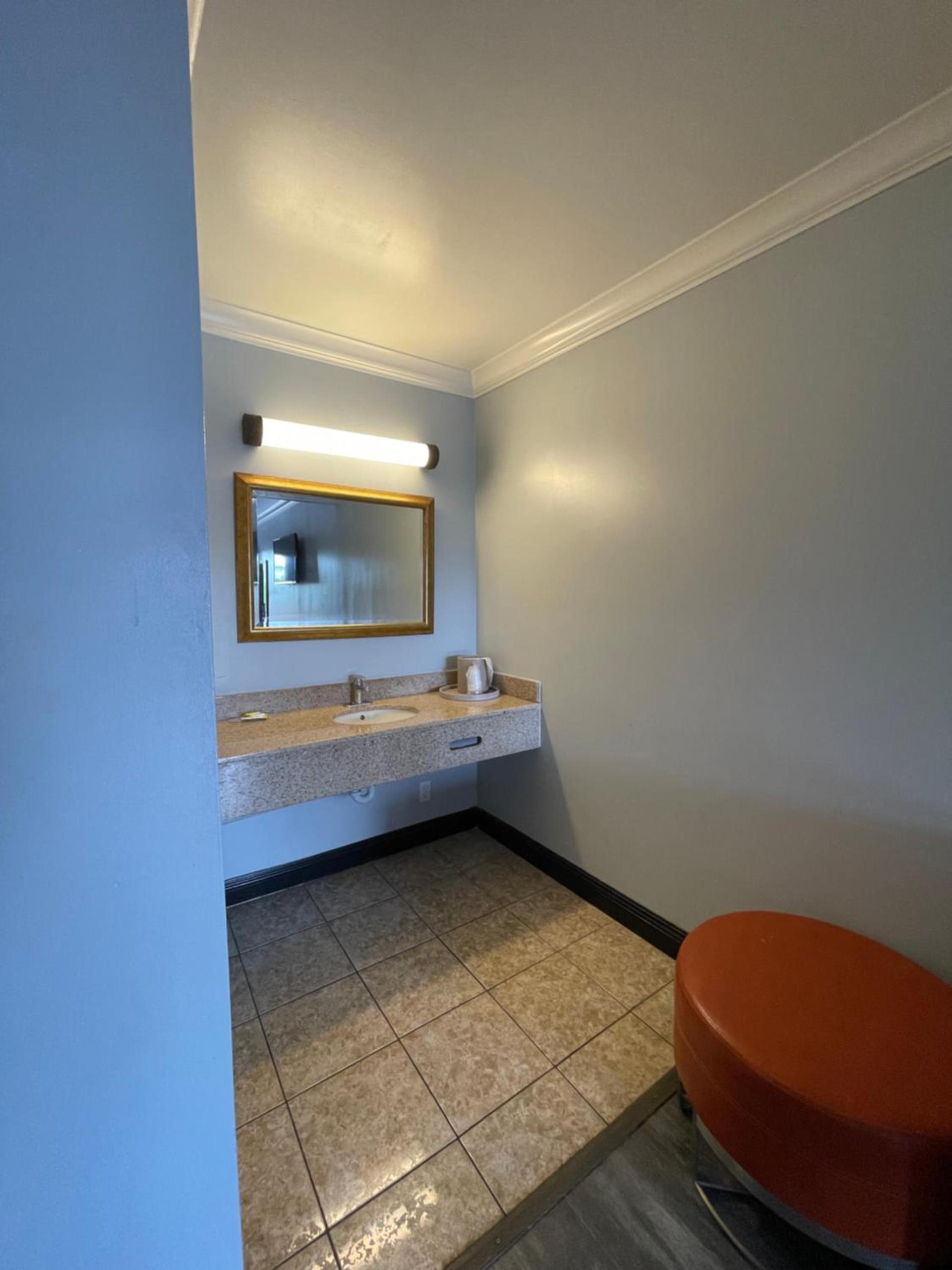La Casa Inn photo 15