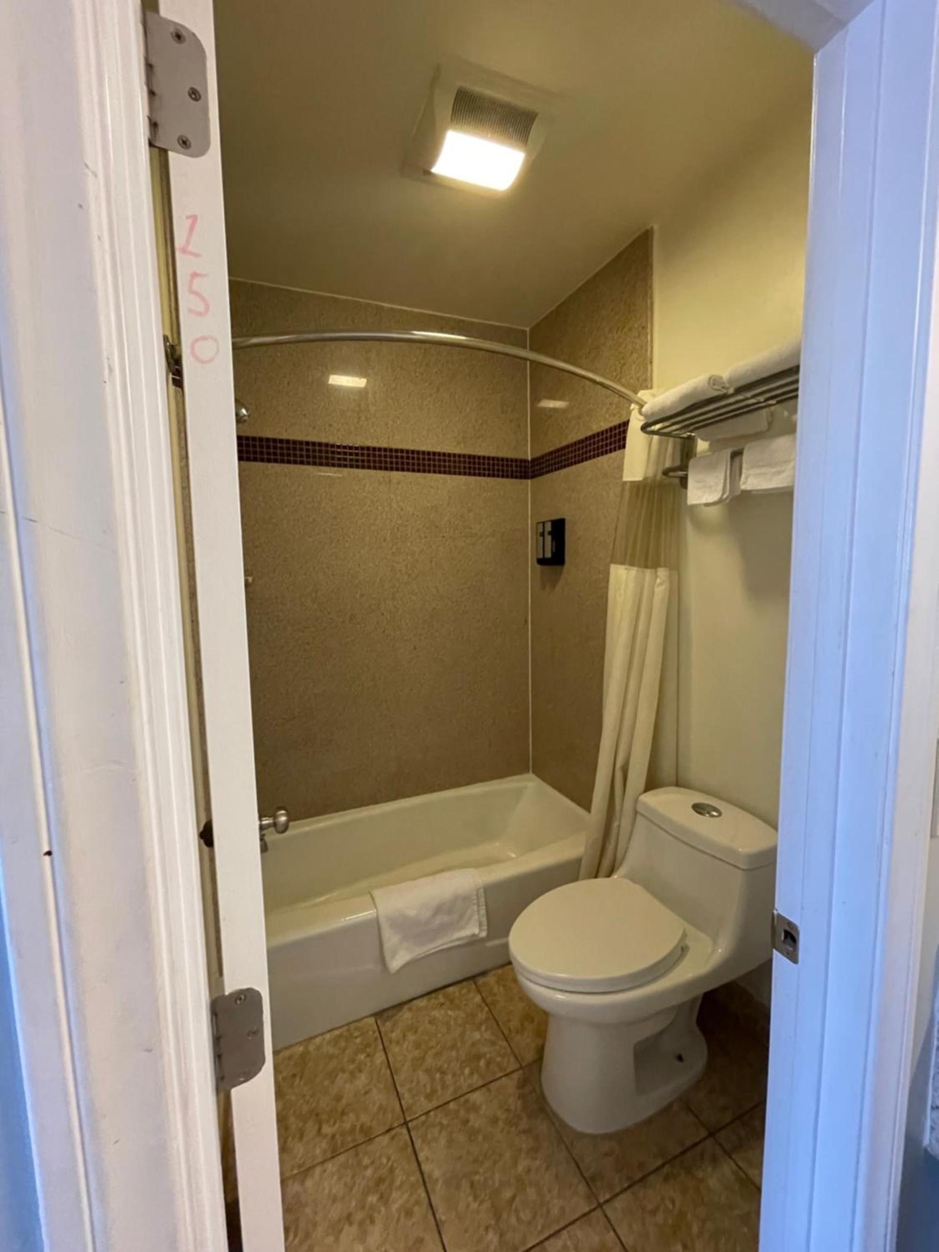 La Casa Inn photo 14