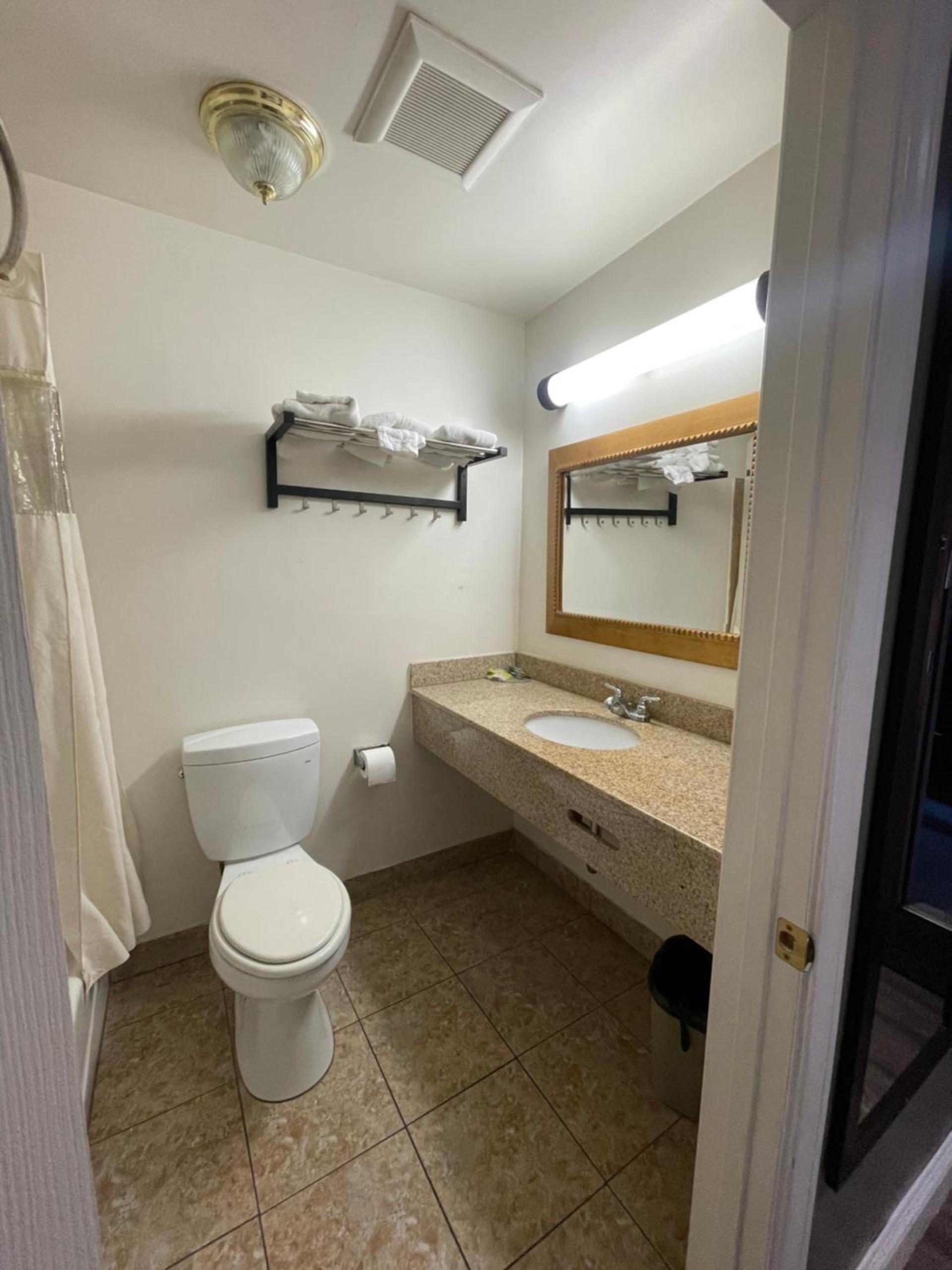 La Casa Inn photo 13