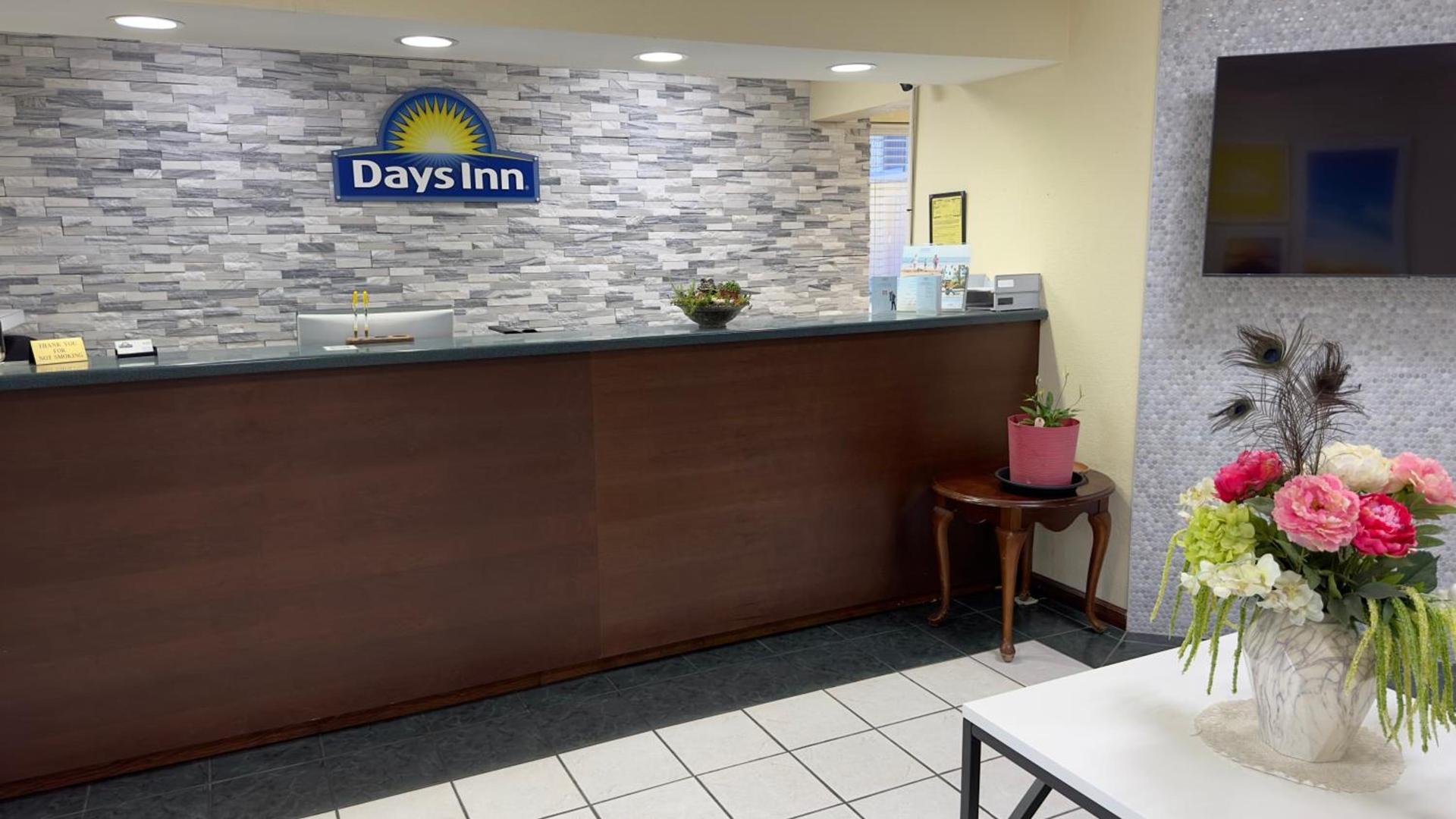 Days Inn By Wyndham Lexington-Columbia photo 4