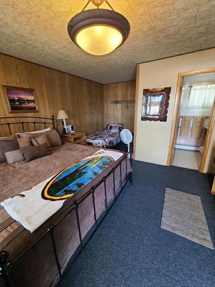 Tolsona Lake Lodge photo 19