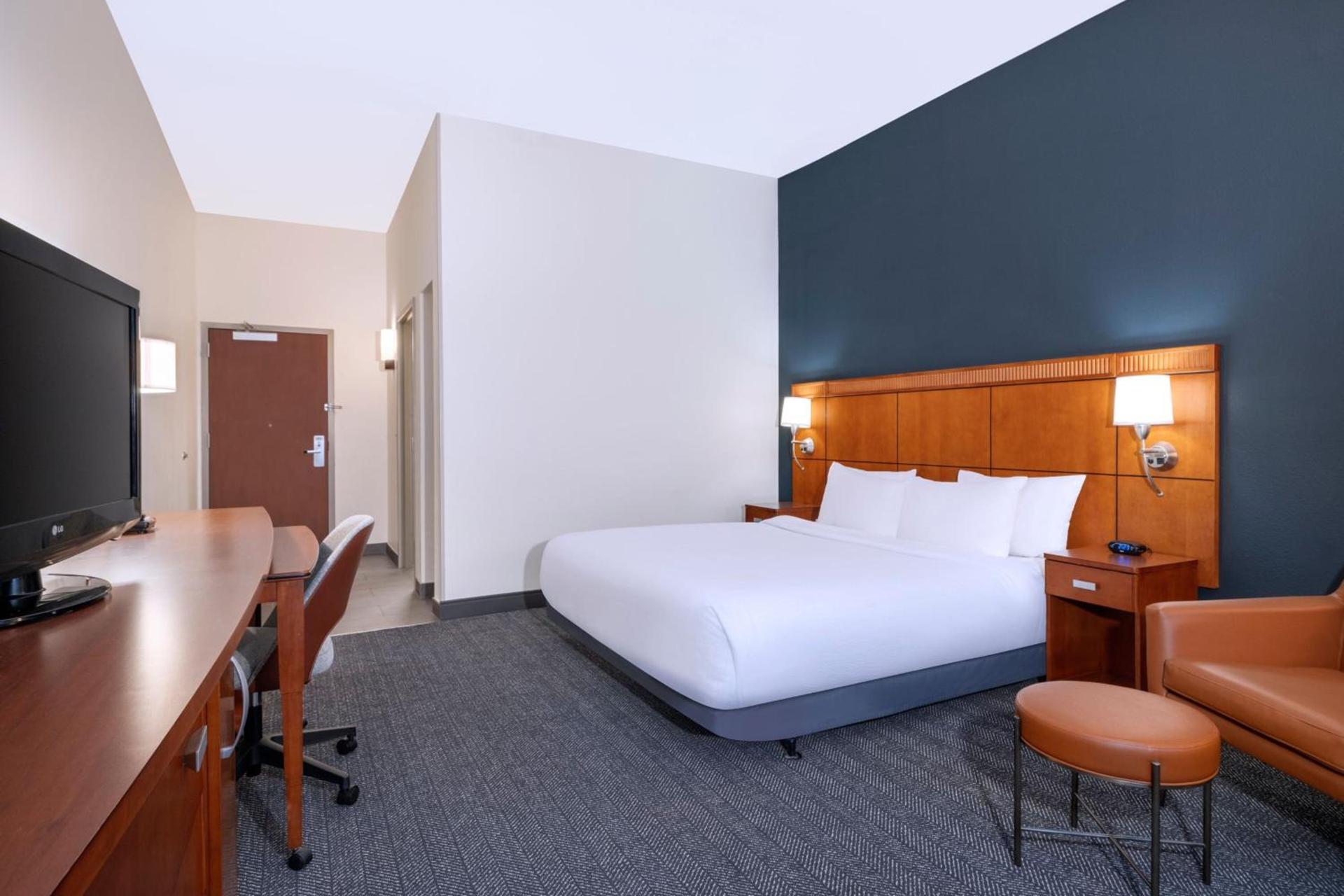Courtyard Tampa North / I-75 Fletcher photo 15