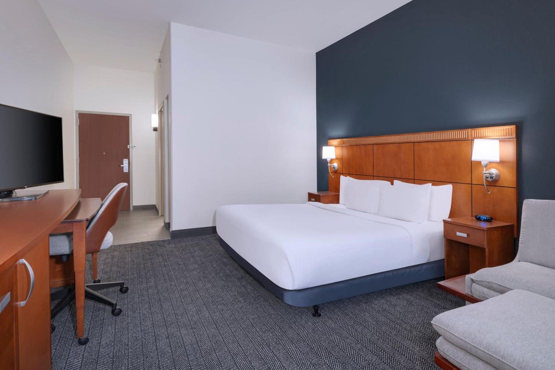 Courtyard Tampa North / I-75 Fletcher photo 17
