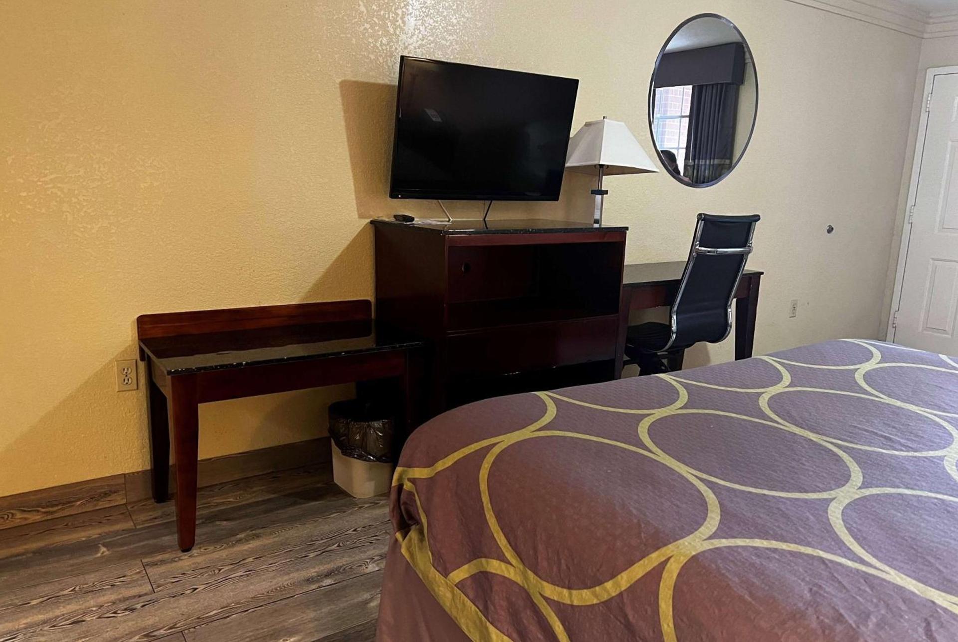 Express Inn & Suites Houston Katy photo 4
