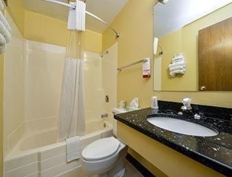 Super 8 by Wyndham Minot Airport photo 10