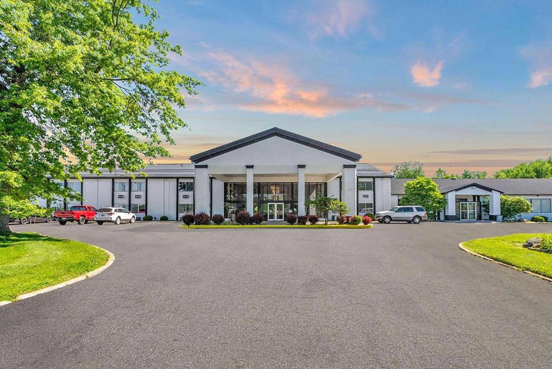 Days Inn by Wyndham Erie — hotel in Erie