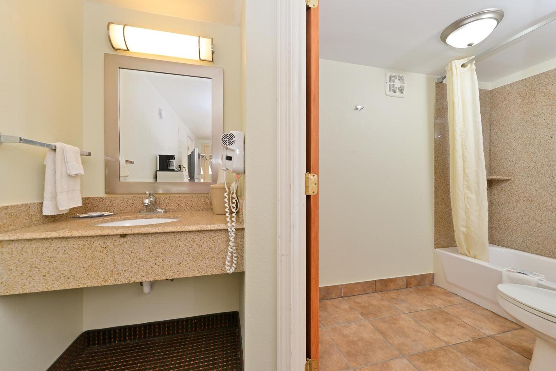 Charleston Eagle Inn photo 10