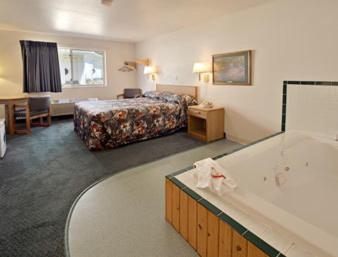 Northwoods Inn and Suites photo 7