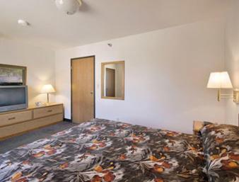 Northwoods Inn and Suites photo 8
