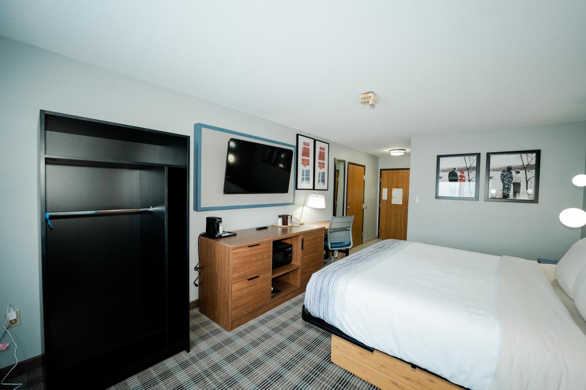 AmericInn by Wyndham Tomahawk photo 55