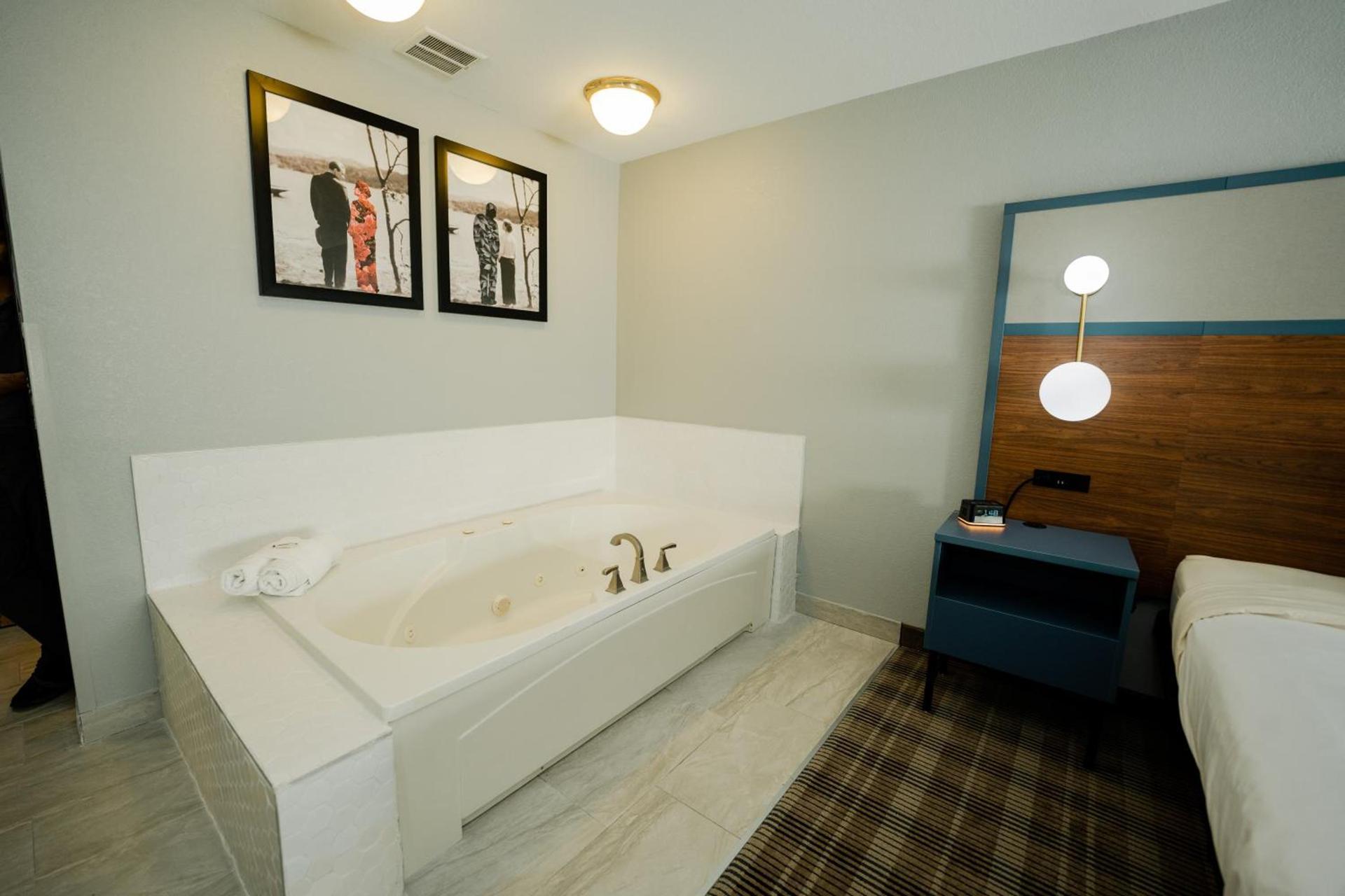 AmericInn by Wyndham Tomahawk photo 57