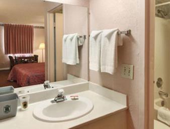 Americas Best Value Inn Tucker photo 5