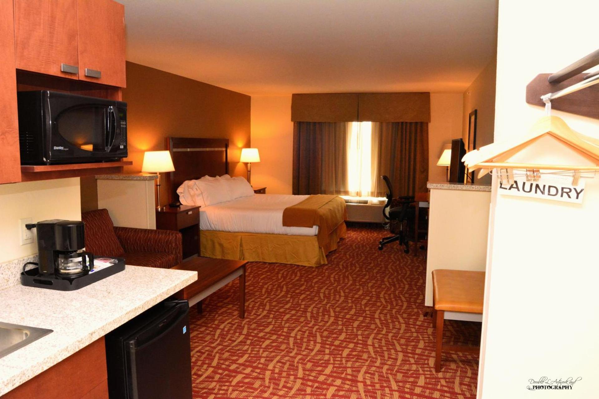 Holiday Inn Express & Suites Glendive by IHG photo 10