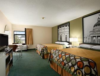 Super 8 by Wyndham Columbia City photo 7