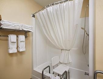 Super 8 by Wyndham Columbia City photo 3
