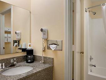 Super 8 by Wyndham Columbia City photo 4