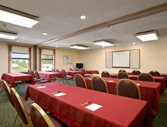 Super 8 by Wyndham Columbia City photo 2