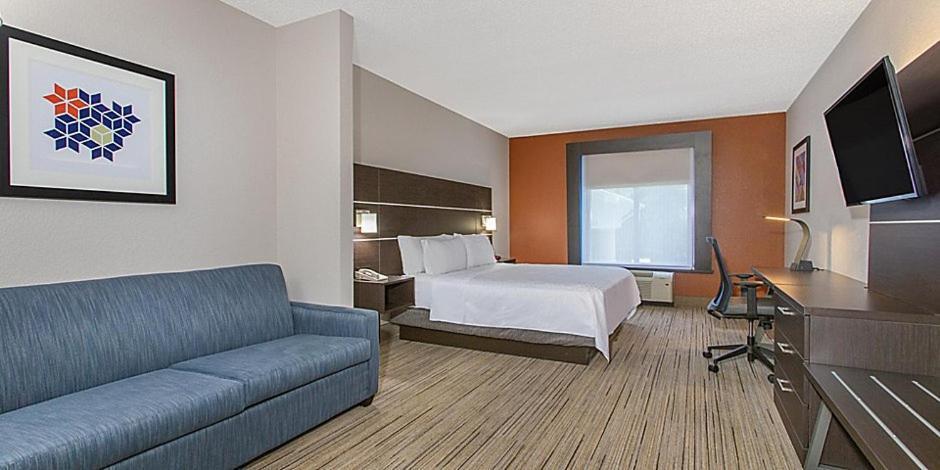 Holiday Inn Express and Suites Silver Springs - Ocala by IHG photo 11