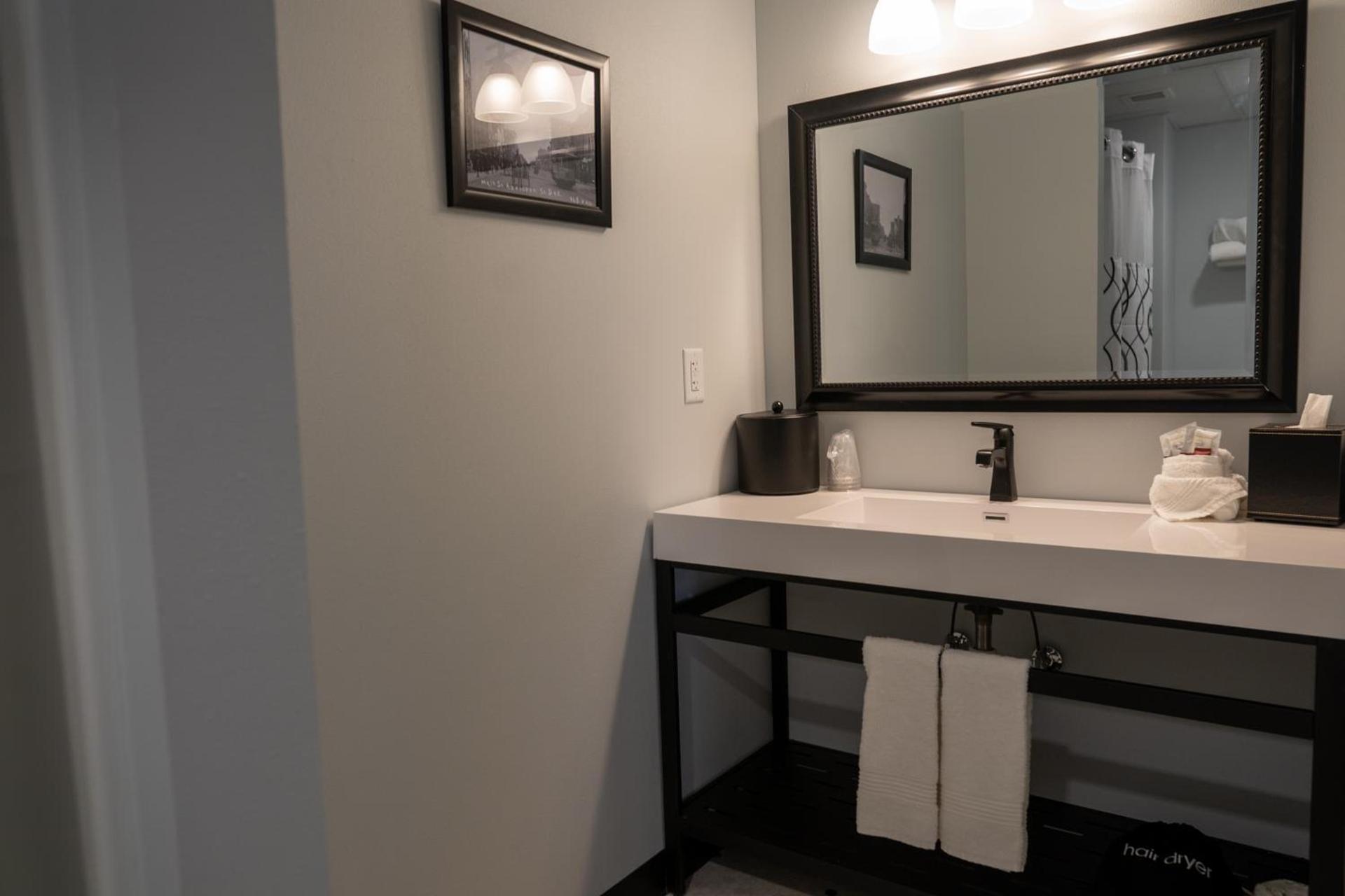 The Alonzo Ward Hotel photo 5