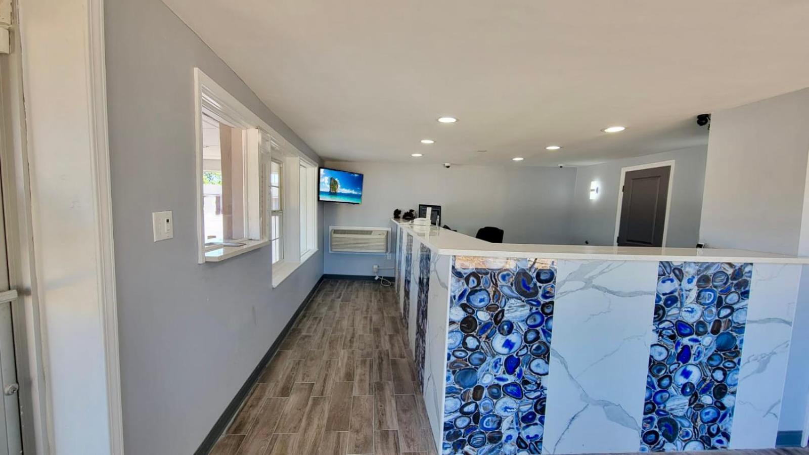 Budget Inn & Suites photo 4