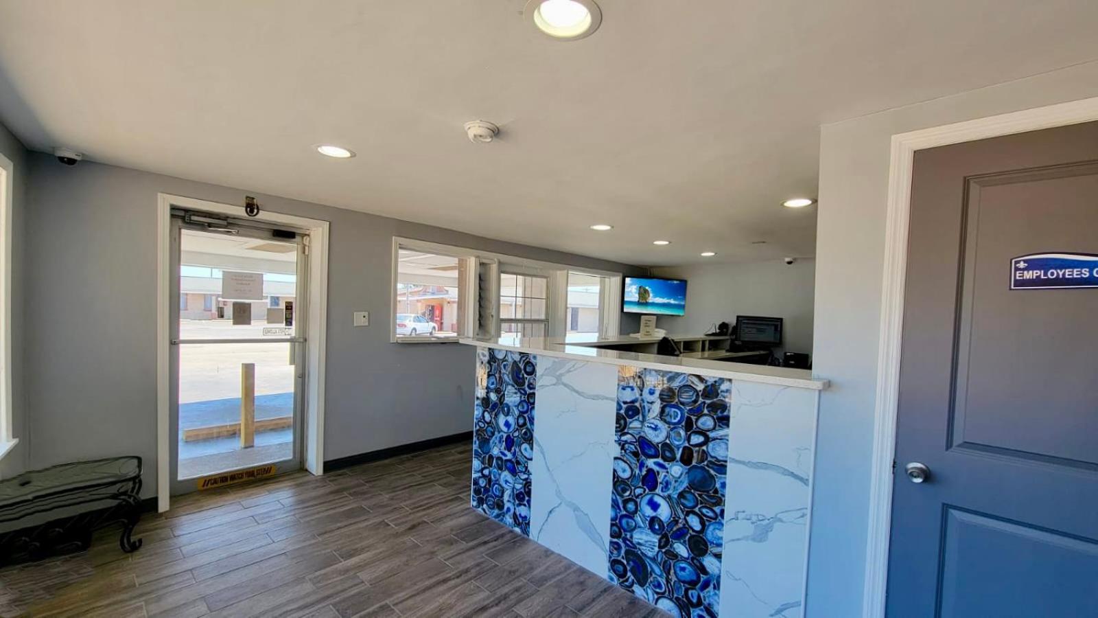 Budget Inn & Suites photo 3