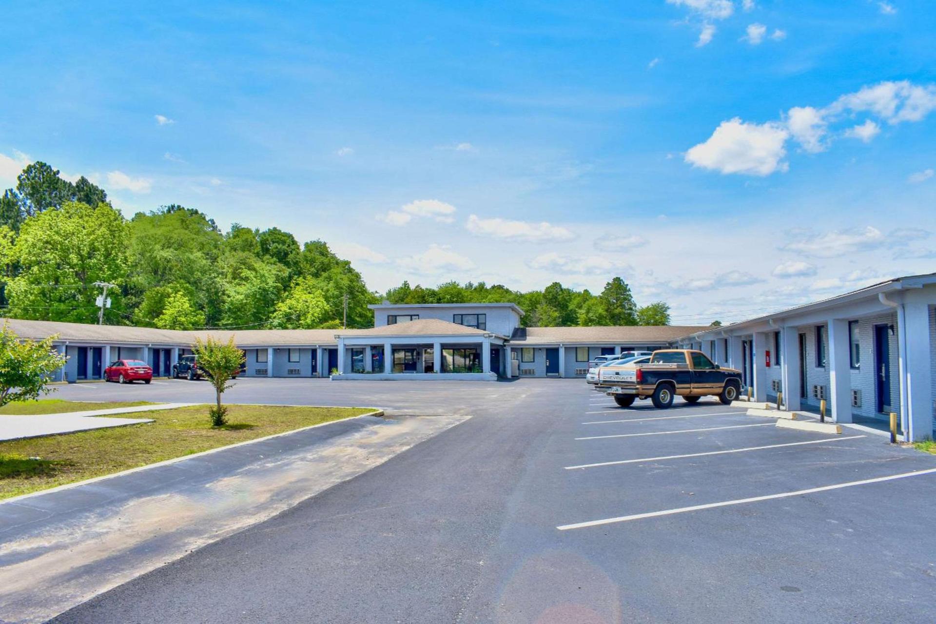 Rodeway Inn Swainsboro photo 1