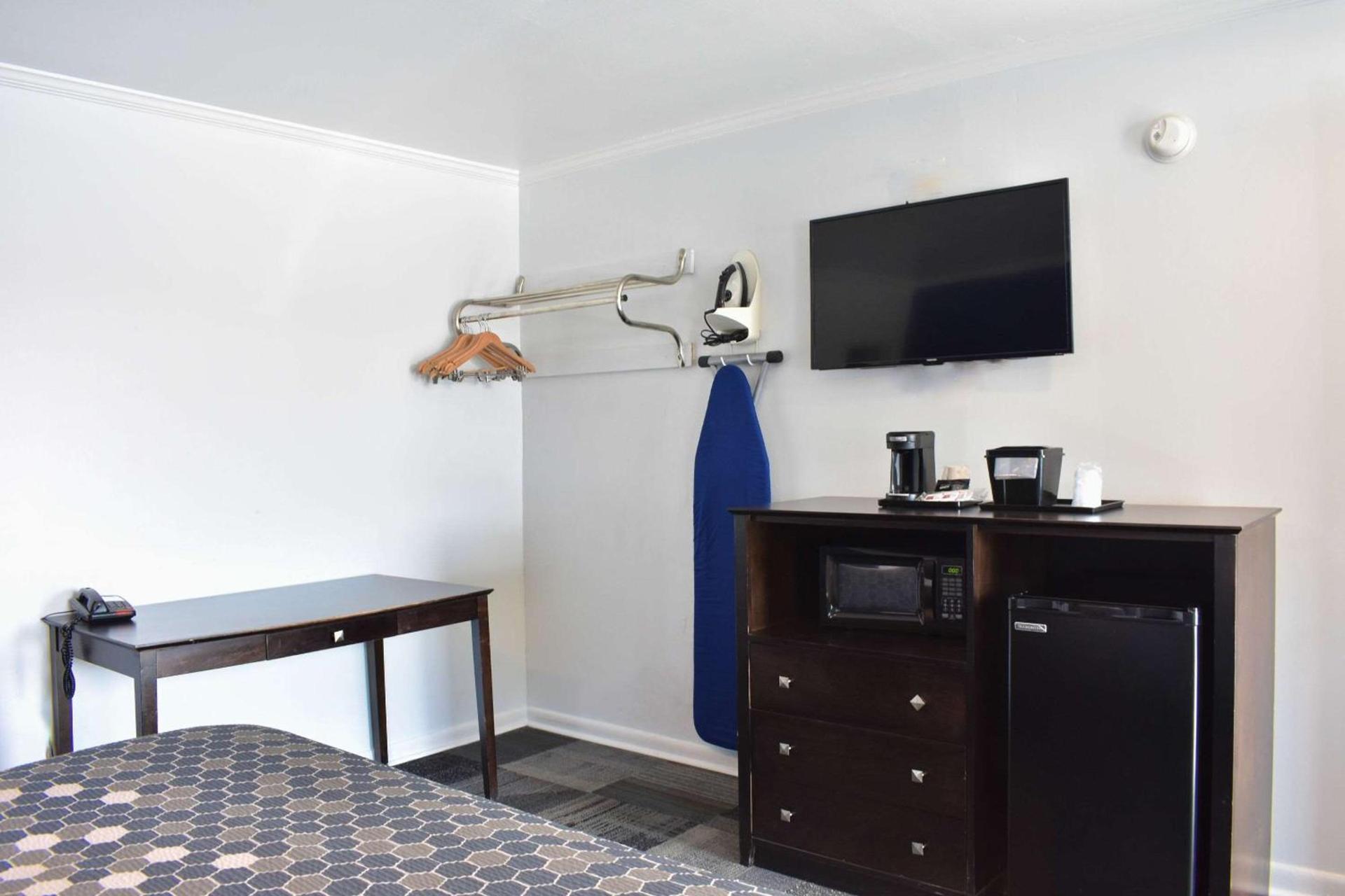 Rodeway Inn Swainsboro photo 5