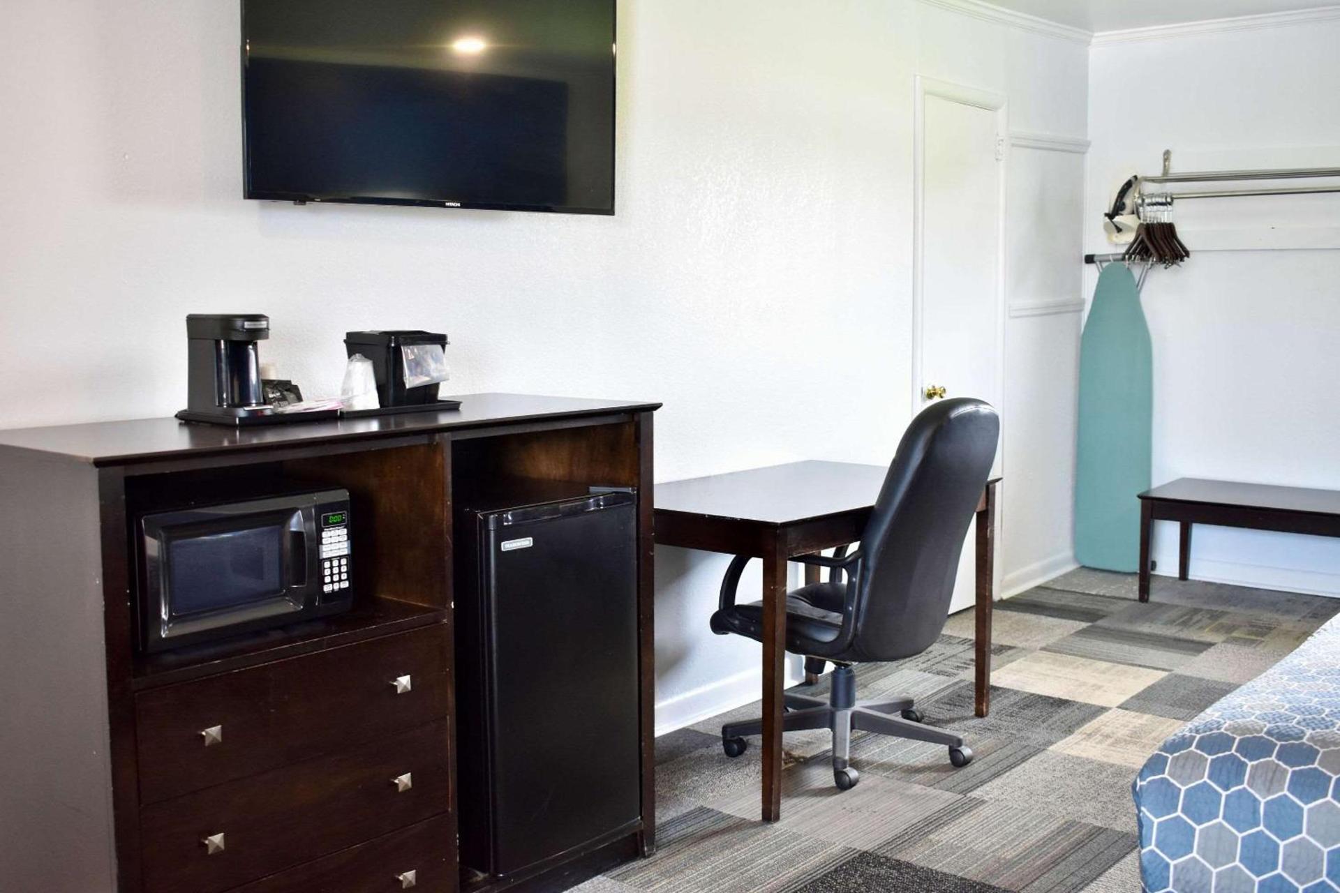 Rodeway Inn Swainsboro photo 12