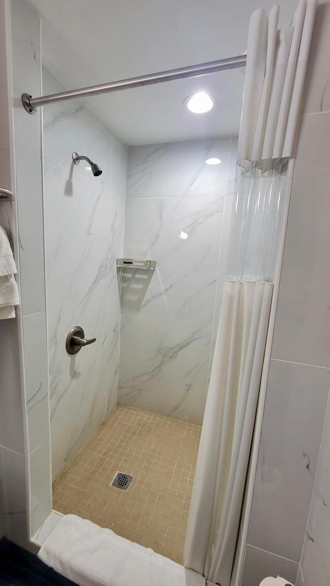 Budget Inn & Suites photo 7
