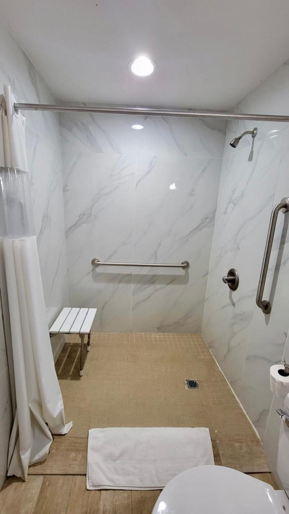 Budget Inn & Suites photo 8