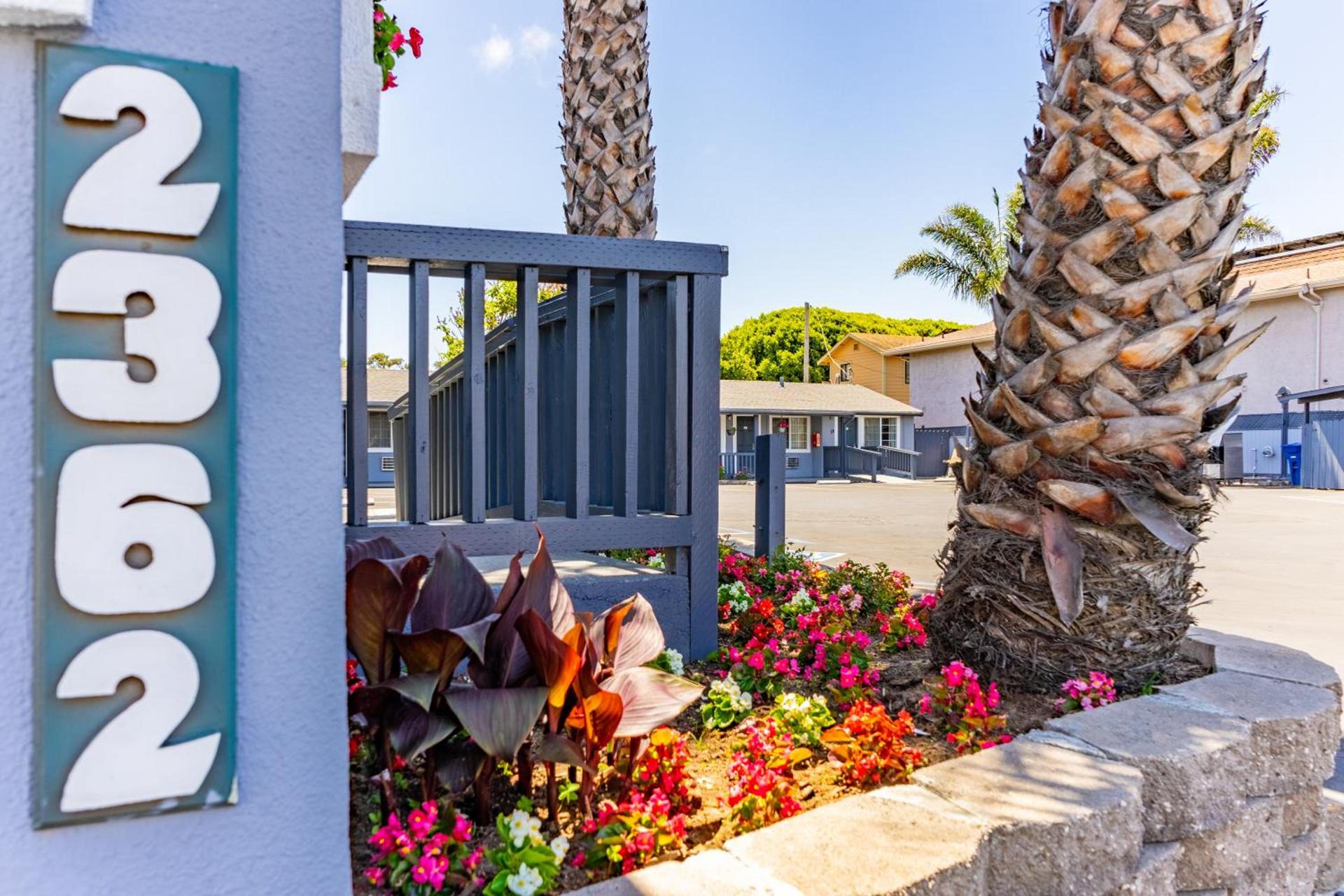 The Monterey Fireplace Inn photo 5
