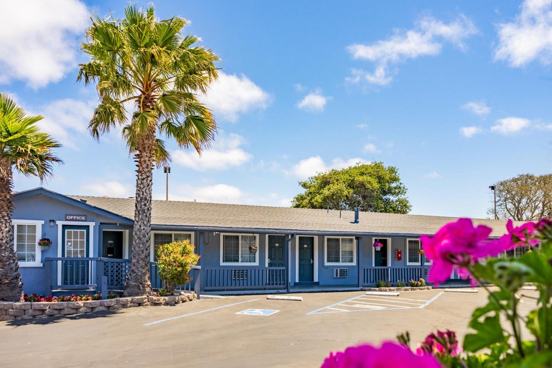 The Monterey Fireplace Inn photo 10