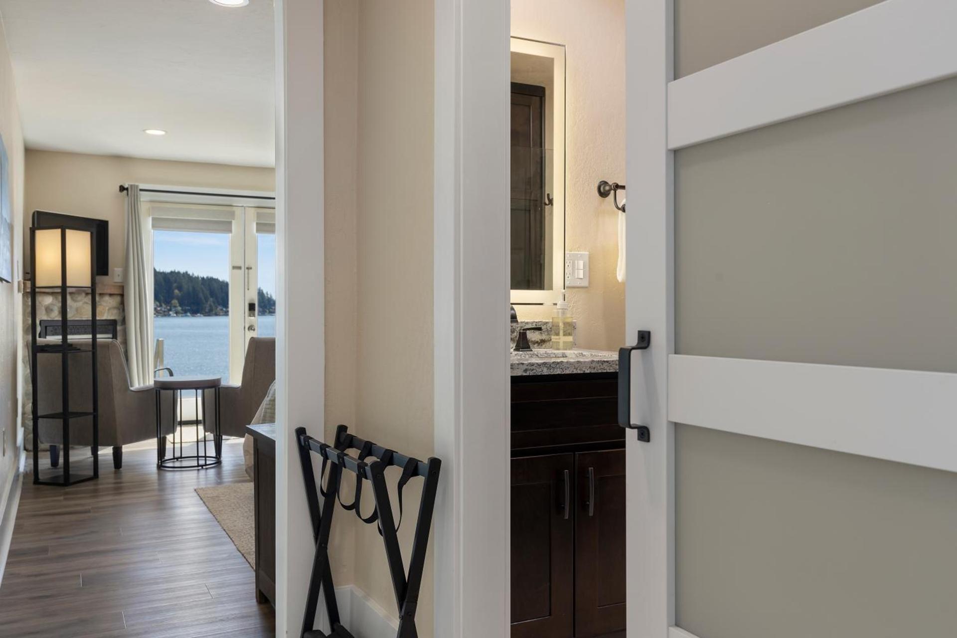 Waterfront Inn photo 11
