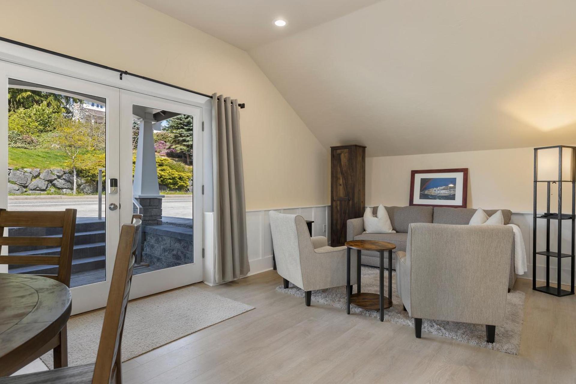 Waterfront Inn photo 24