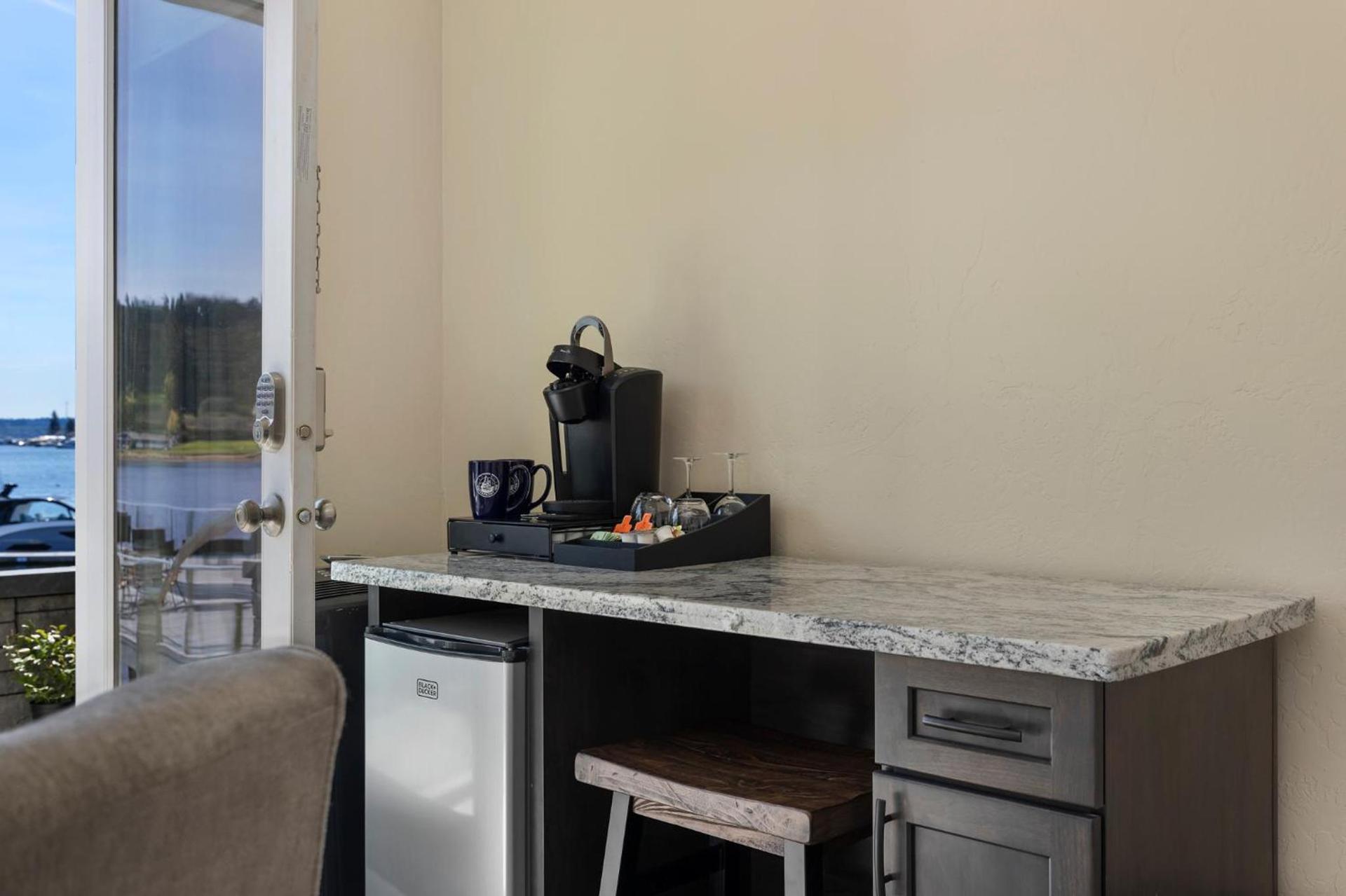 Waterfront Inn photo 32