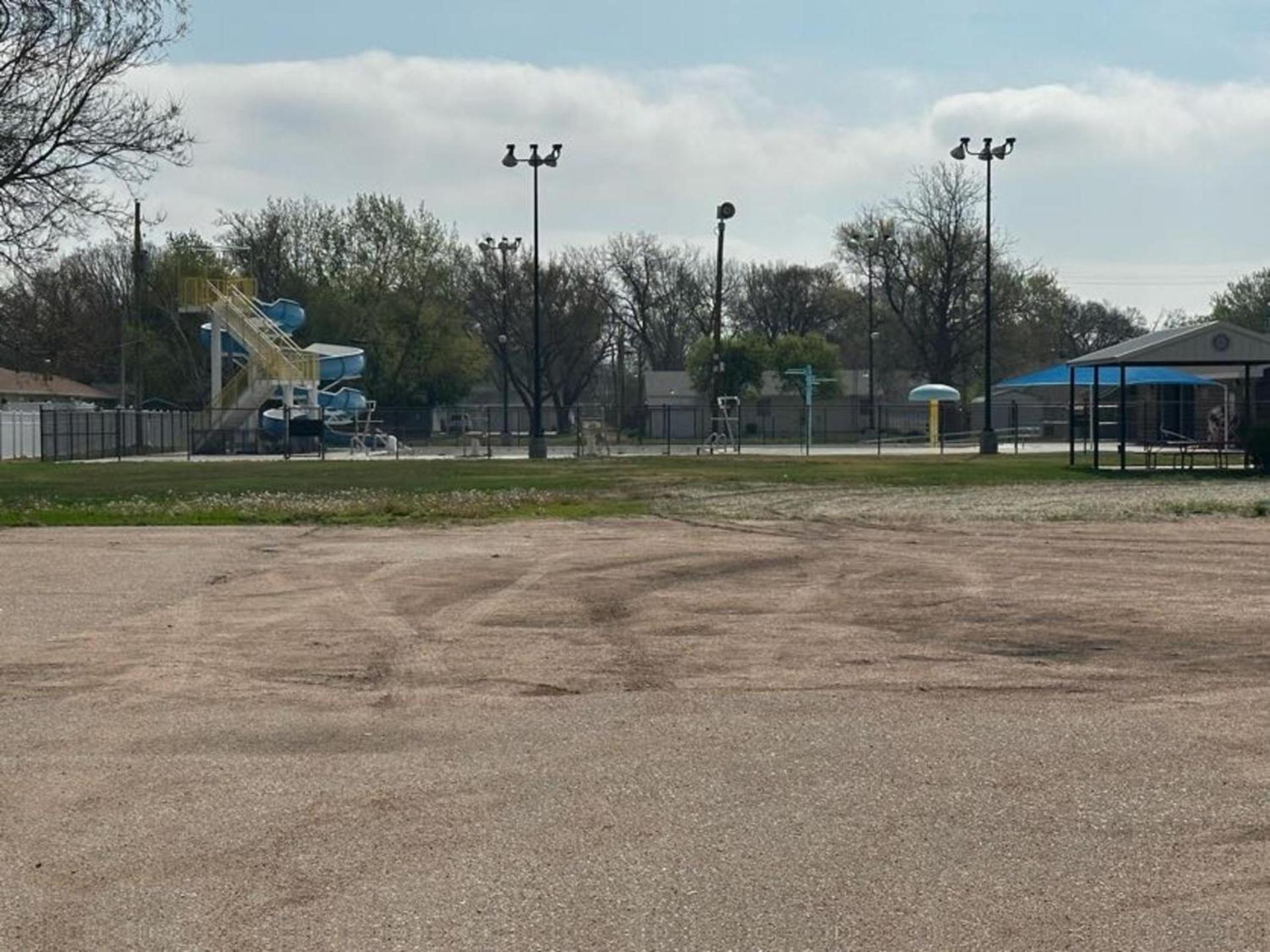 Love Hotels Western Holiday by OYO at Harlan Lake NE photo 29
