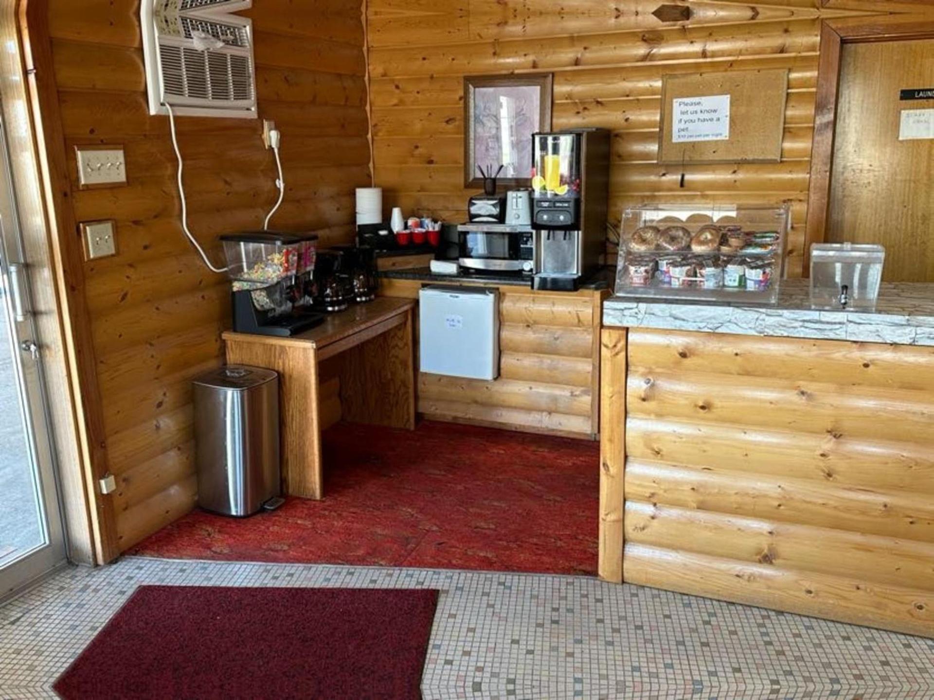 Love Hotels Western Holiday by OYO at Harlan Lake NE photo 37