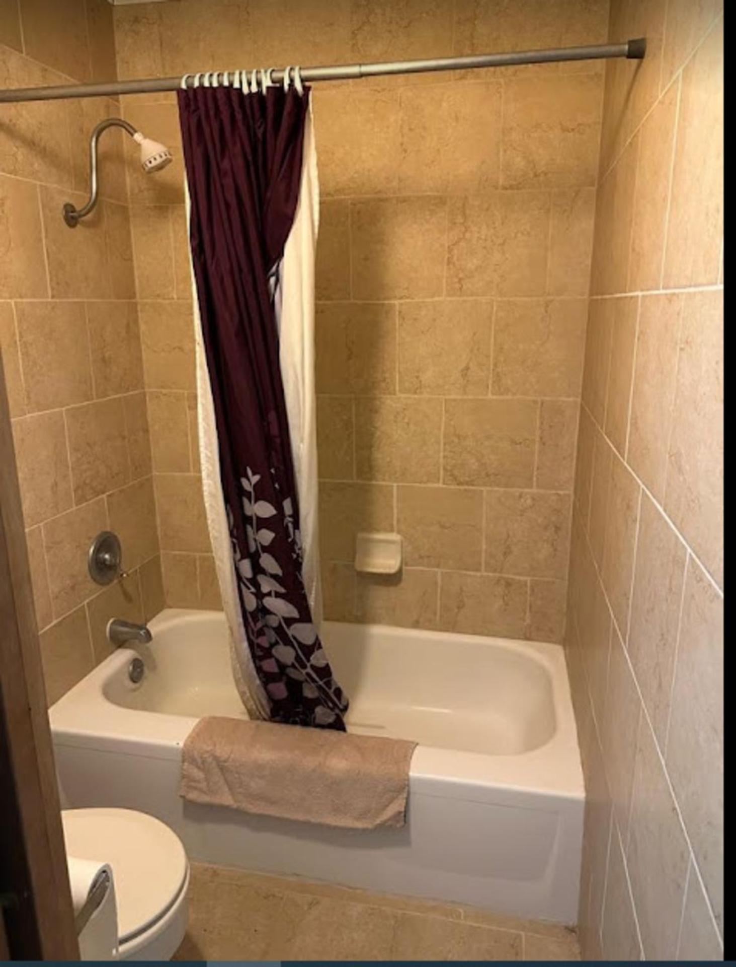 Love Hotels Western Holiday by OYO at Harlan Lake NE photo 20