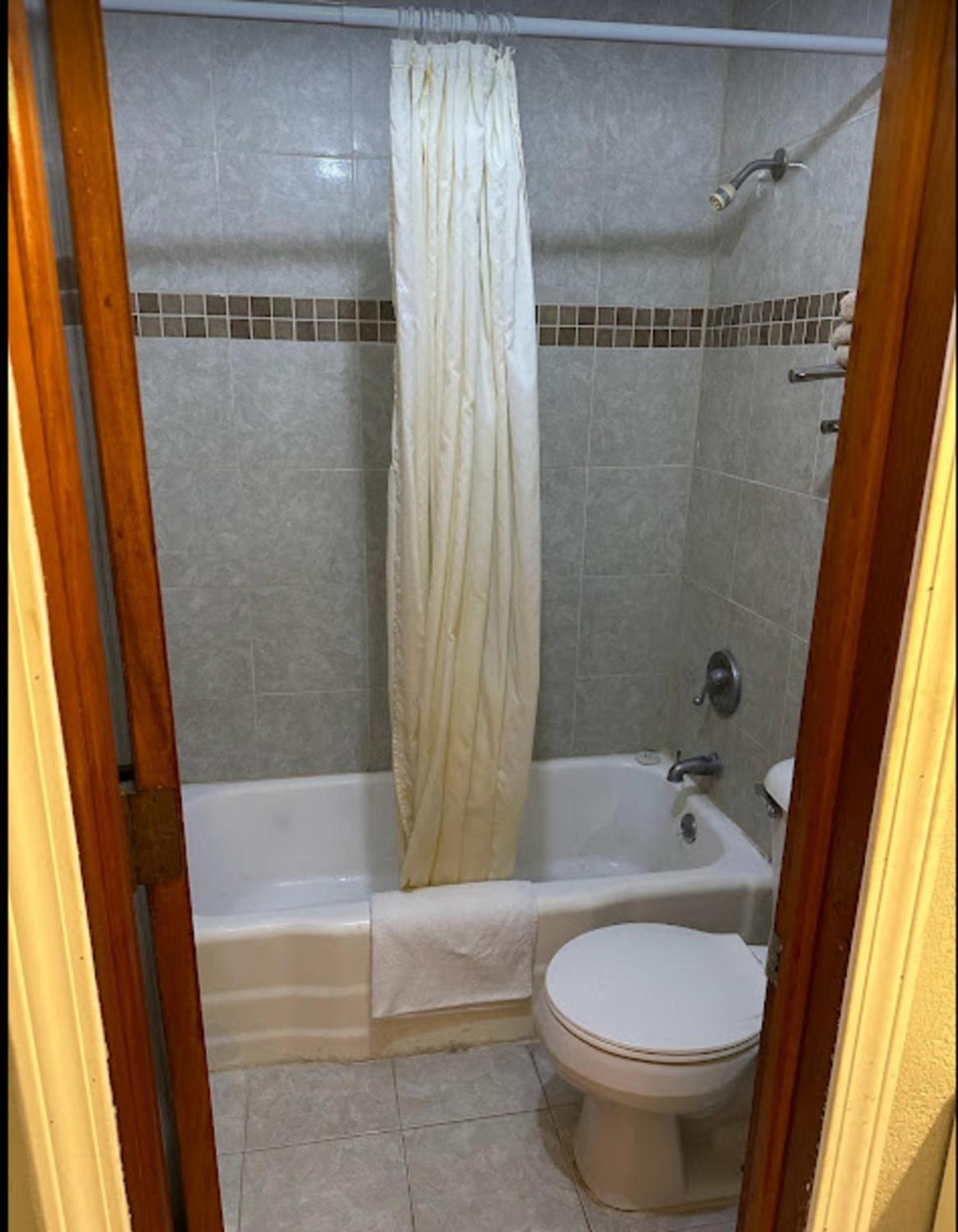 Love Hotels Western Holiday by OYO at Harlan Lake NE photo 33