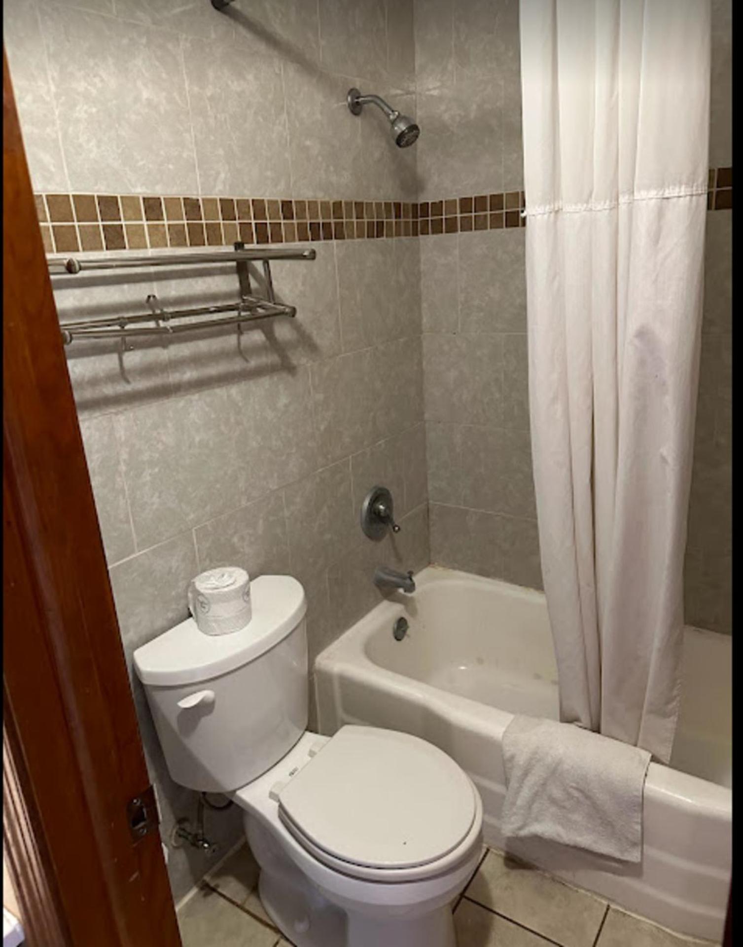 Love Hotels Western Holiday by OYO at Harlan Lake NE photo 16