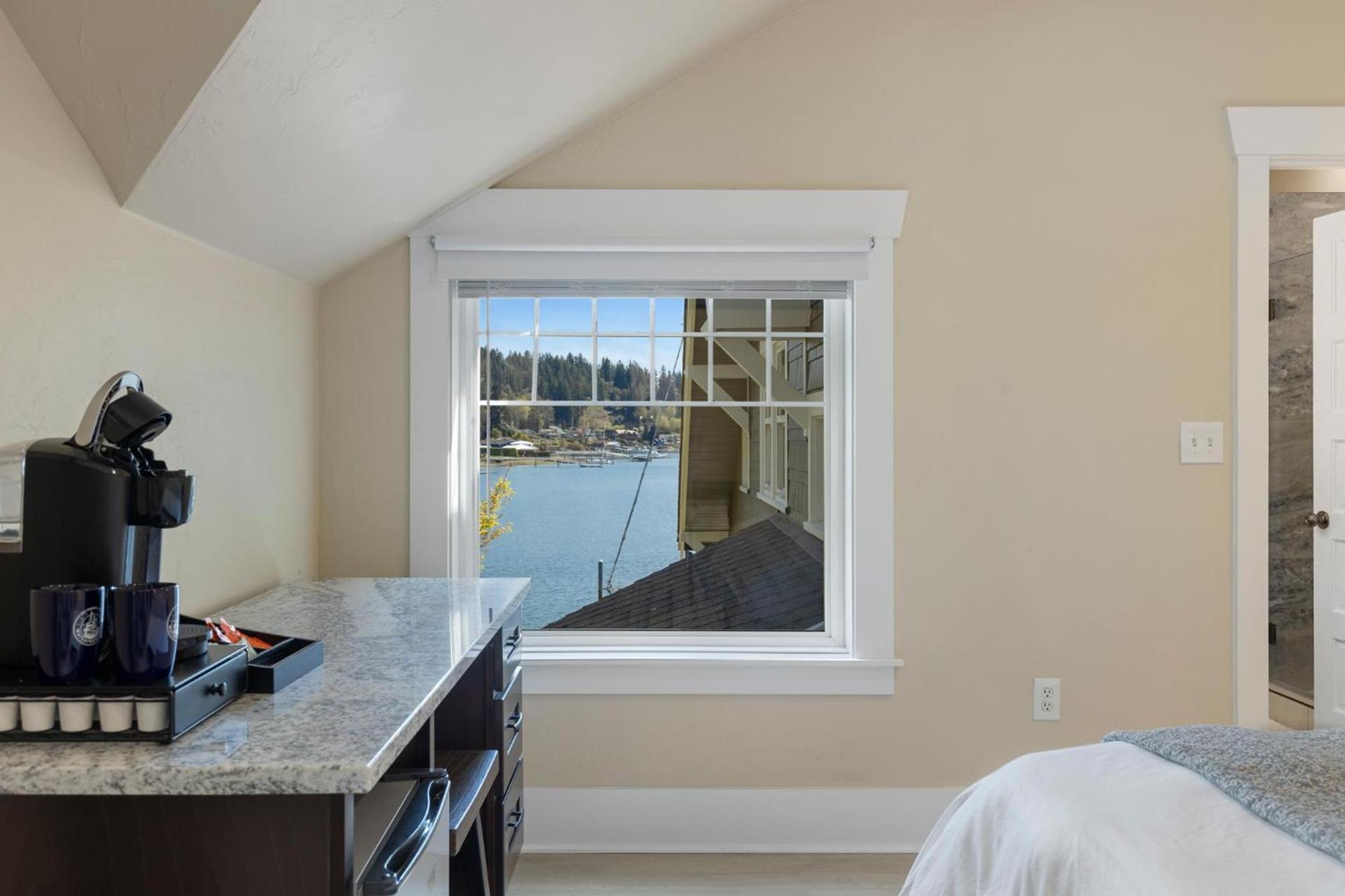 Waterfront Inn photo 34