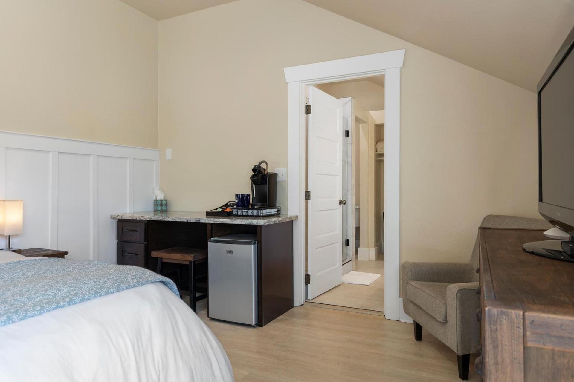 Waterfront Inn photo 38