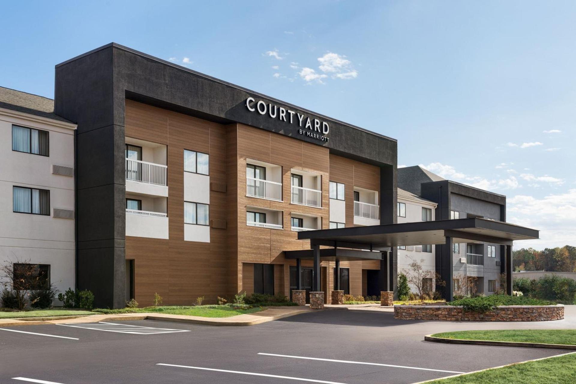 Courtyard Tupelo photo 2