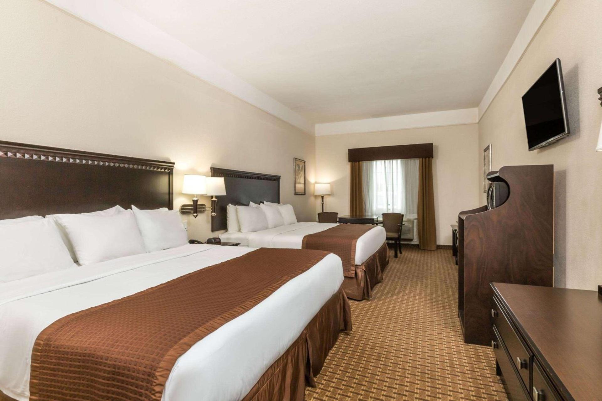 Baymont by Wyndham Galveston photo 5